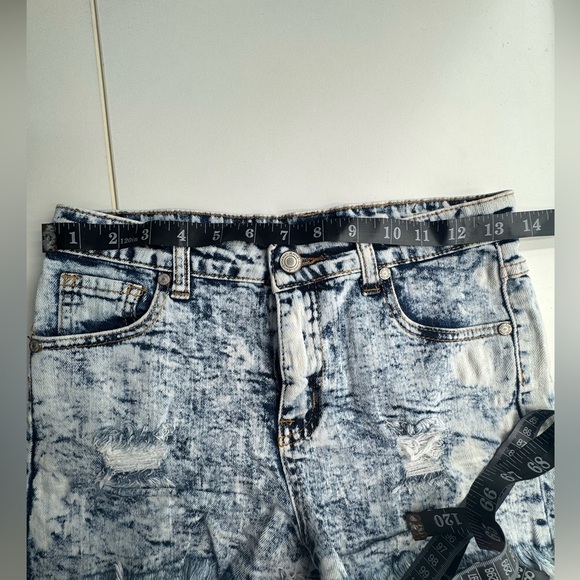 GOGO Acid Jean Shorts Size 7 Junior. Distressed Blue Freyed hem line - Picture 6 of 8